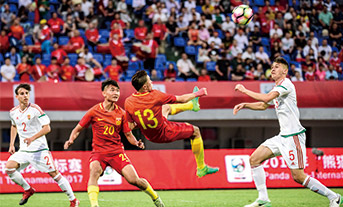 叶尔凡倒勾进球